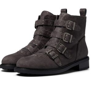 NWOT Aerosoles Arezzo Bootie women’s size 5.5. Color Grey Faux Suede